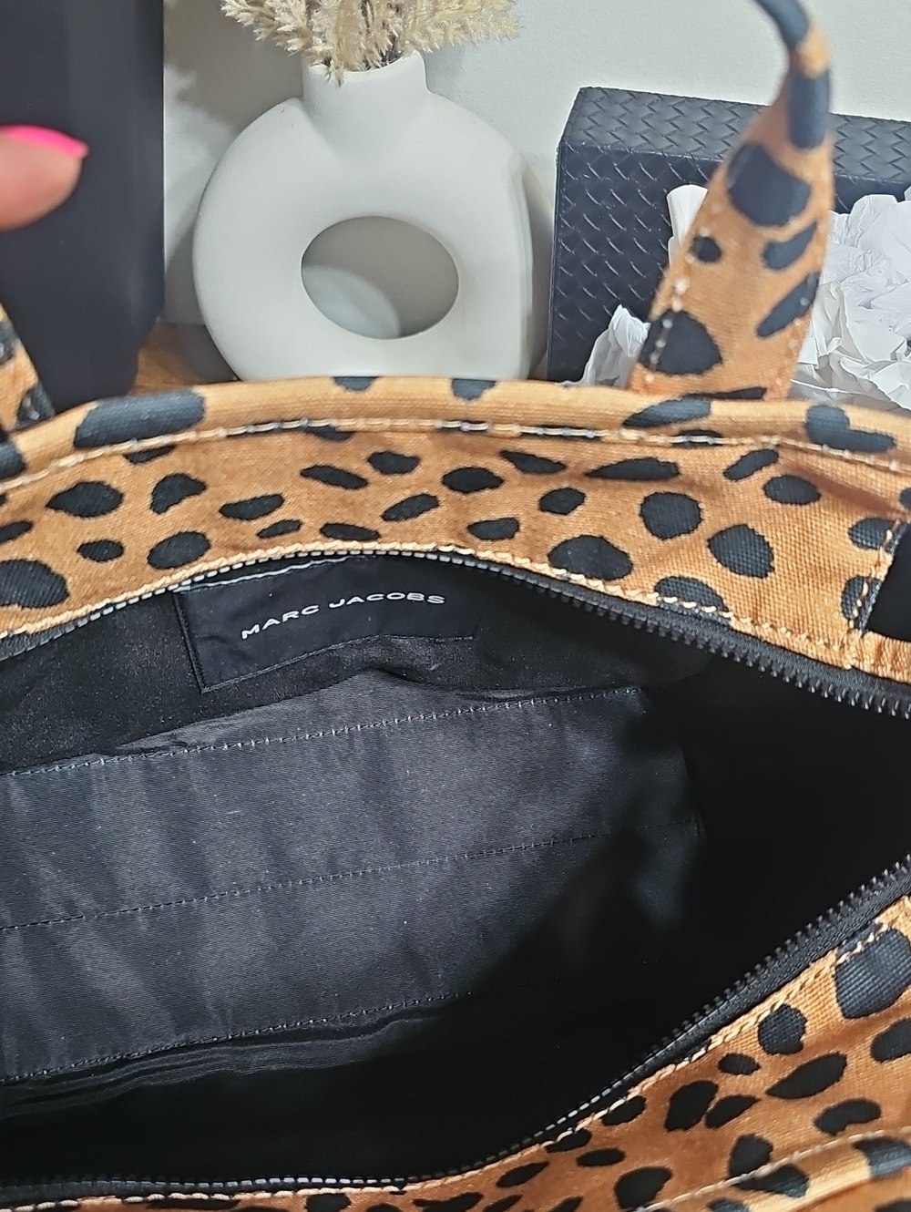 Marc Jacobs Leopard Print Medium Tote in Tan and Black/Cheetah Print - Picture 7 of 9